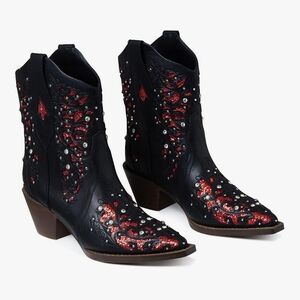 Black Floral Embroidered Women's Cowboy Boots